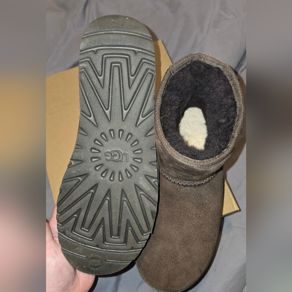 Womes UGG Classic Mini - 8 - Picture 7 of 8